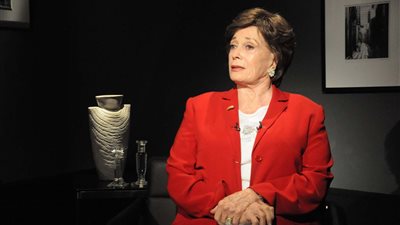 جيهان السادات: «فخورة بأني زوجة الشهيد الوطني»