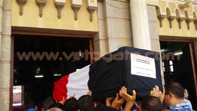 بالفيديو والصور.. أهالي المنصورة يستقبلون شهيد اشتباكات الشيخ زويد بالزغاريد