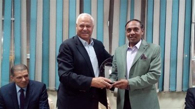 رياضيو أسيوط يكرمون نائب رئيس اتحاد الكرة (صور)