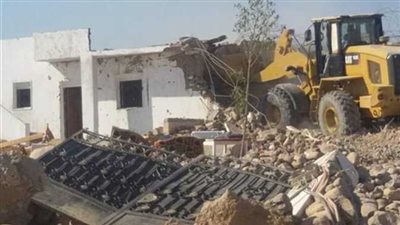 إزالة العشوائيات بمنطقة الصيادين بدمياط لبدء إنشاء عمارات سكنية جديدة