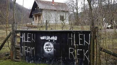 بالصور.. «داعش» يؤسس معقلًا في قرية أوربية