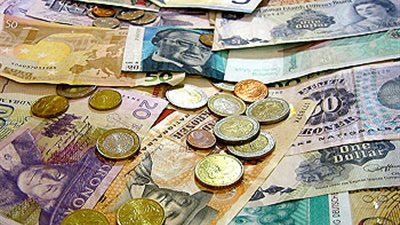 اليورو يرتفع قرشًا والدولار يستقر أمام الجنيه اليوم