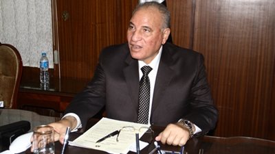 «الزند» ينهي إجراءات سفره من «كبار الزوار» ويغادر مع أسرته للإمارات