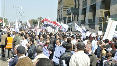 وقفة احتجاجية للعاملين بأوراسكوم تضامنًا مع 