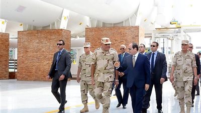20 صورة ترصد افتتاح وتفقد السيسي مصنعي الغازات الطبية وفوق أكسيد الهيدروجين