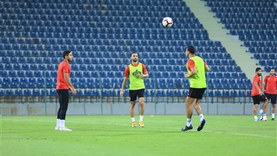 فايلر يعقد محاضرة مع اللاعبين قبل انطلاق المران