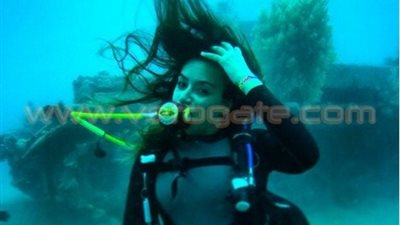 بالصور.. «ريم» أول امرأة تستعد لـ«جينس» بأطول غطسة في التاريخ