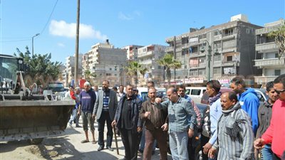 بالصور.. حي العجمي يزيل 7 أكشاك بطريق «إسكندرية - مطروح»