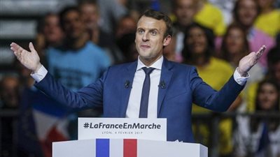 «ماكرون» يحيي ذكرى مغربي أغرقه متطرفون فرنسيون