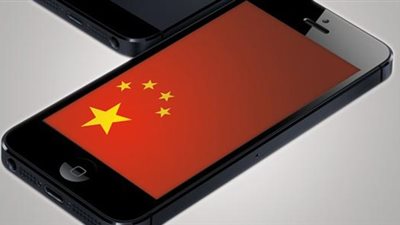 الصين تدرس حظر هواتف آي فون
