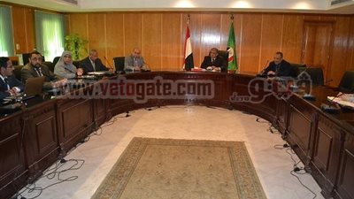 محافظ الفيوم  يدرس إنشاء مزرعة تنتج 9 ملايين دجاجة سنويًا