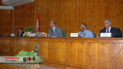 بالصور.. محافظ أسيوط يناقش مردود نصر أكتوبر على السياحة