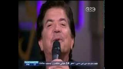 بالفيديو.. وليد توفيق يهز مسرح «معكم» بـ«العيون السود»