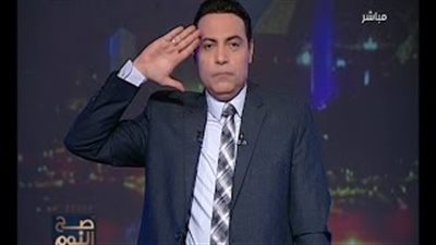 الغيطى يؤدى التحية العسكرية لشهيد حرب أكتوبر عثر على رفاته