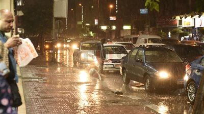 الحكومة تكثف جهودها لإزالة آثار الأمطار الغزيرة بالشوارع