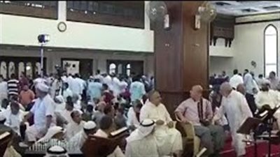 فوضى داخل أحد مساجد الكويت أثناء خطبة الجمعة في بث مباشر على الهواء (فيديو)