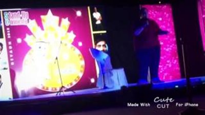 بالفيديو.. سعودي يقاطع مسرحية بسبب الألفاظ الخادشة