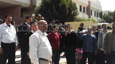 بالصور.. مواطنون وثوار بالإسماعيلية ينضمون لإضراب الشرطة ضد وكلاء النيابة