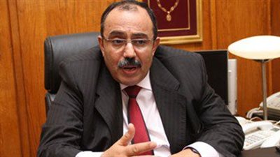 محافظ الإسكندرية ينعي نجل الكابتن محمد عمر