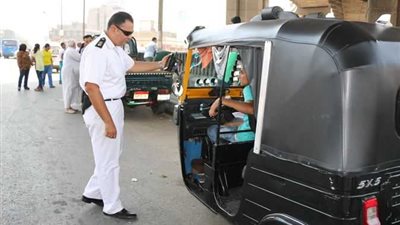 «مرور الجيزة» تعزز وجودها أعلى دائري المنيب لتسيير حركة السيارات