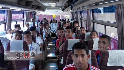 بالصور.. حافلة منتخب القاهرة تتوجه إلى ملعب التدريب باليابان