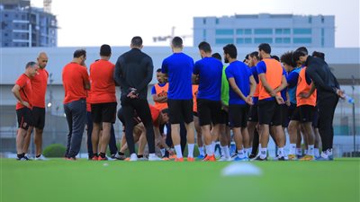 تدريبات خططية في مران الأهلي بالإمارات