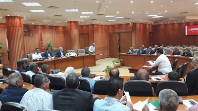 محافظ بورسعيد يؤكد ضرورة تكثيف الحملات على الأسواق خلال شهر رمضان