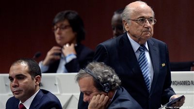 انتخابات رئاسة الـ«فيفا» في فبراير.. و«بلاتيني» يدرس الترشح