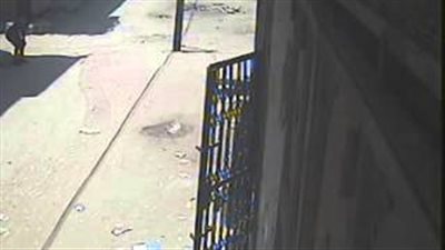 بالفيديو.. لص يسرق دراجة بخارية خلف بنك بطوخ