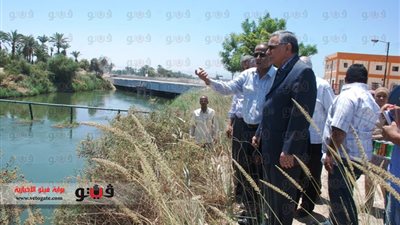 بالصور.. محافظ سوهاج يتفقد محطات المياه وترعة نجع حمادى