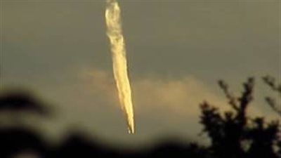 بالفيديو.. سقوط جسم غريب يثير القلق في لويزيانا الأمريكية