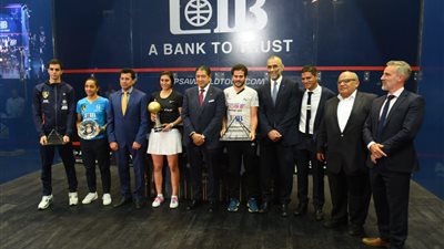 رئيس مجلس إدارة البنك التجاري الدولي يسلم جوائز بطولتي العالم للإسكواش 2019