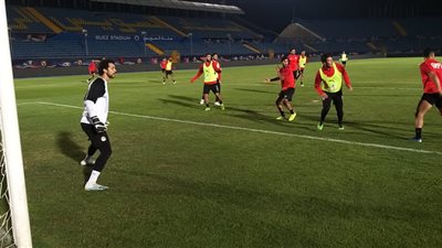 المنتخب الأوليمبي يؤدى مرانا قويا بإستاد السويس (صور)