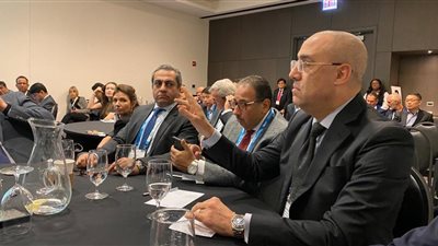 وزير الإسكان يعرض فرص الاستثمار على الجالية المصرية في شيكاغو
