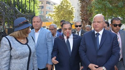 محافظ القاهرة يدشن مبادرة للكشف على سرطان الثدي