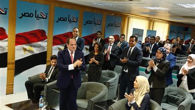 6 تدوينات للسيسي في أبريل أبرزها تحرير سيناء وتهنئة صلاح