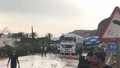 إعادة فتح طريق «الزعفرانة - السخنة» أمام السيارات بعد تحسن الطقس