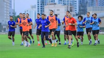 مران خفيف للاعبي الأهلي في الجيم بمعسكر الإمارات
