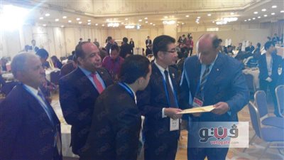 بالصور.. منتخب القاهرة يتبادل الهدايا مع محافظة طوكيو