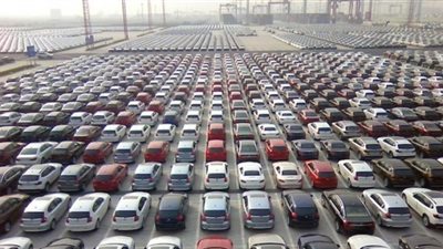 الصين تدرس خفض الرسوم على السيارات المستوردة إلى النصف