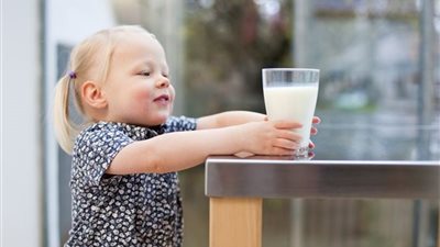 8 أعراض تظهر على طفلك تؤكد إصابته بحساسية الألبان