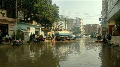 محافظ الشرقية يكلف بإزالة آثار الأمطار (صور)