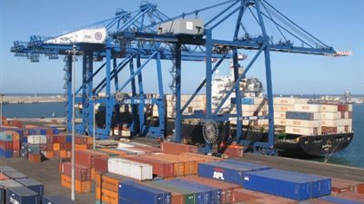 180 ألف طن حبوب وغلال تصل صومعة ميناء دمياط