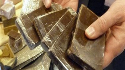 ضبط عاطلين بحوزتهما نصف كيلو حشيش بشبرا الخيمة