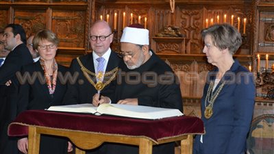 شيخ الأزهر يزور قاعة السلام التاريخية بمونستر الألمانية