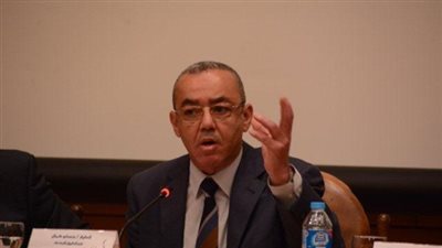 الطيران المدني «عامان من الإنجازات».. تطوير ممرات مطار القاهرة للتشغيل الليلي.. تقليص خسائر مصر للطيران وتحقيق فائض في الموازنة.. حسام كمال يواجه 5 تحديات أبرزها: «تأمين المطارات وقلة ا