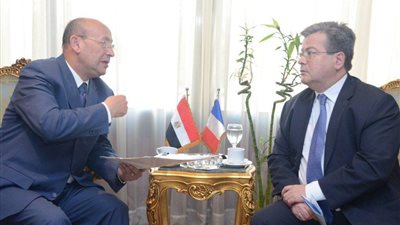 فاضل يبحث التعاون في الطيران والسياحة مع السفير الفرنسي