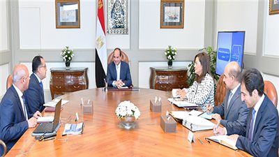 الرئيس وتطوير منظومة النقل.. السيسي يكلف التحديث بشكل شامل.. الانتهاء من التعاقدات مع الشركات العالمية الموردة للقطارات والجرارات.. الحفاظ على معايير الأمان والسلامة.. توفير الخدمات المتكاملة للمواطن