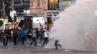 الشرطة التركية تفرق احتجاجا ضد هجوم سروج