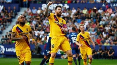 ميسي يسجل 500 هدف مع برشلونة بقدمه اليسرى